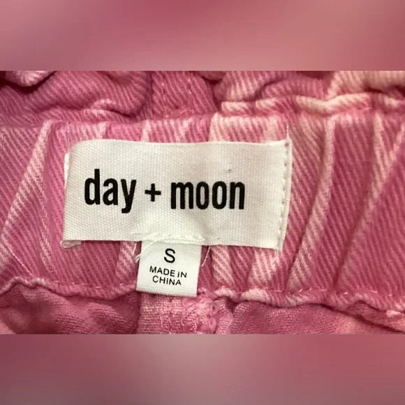 Day + Moon Women’s Shorts Size Small - Picture 3 of 3